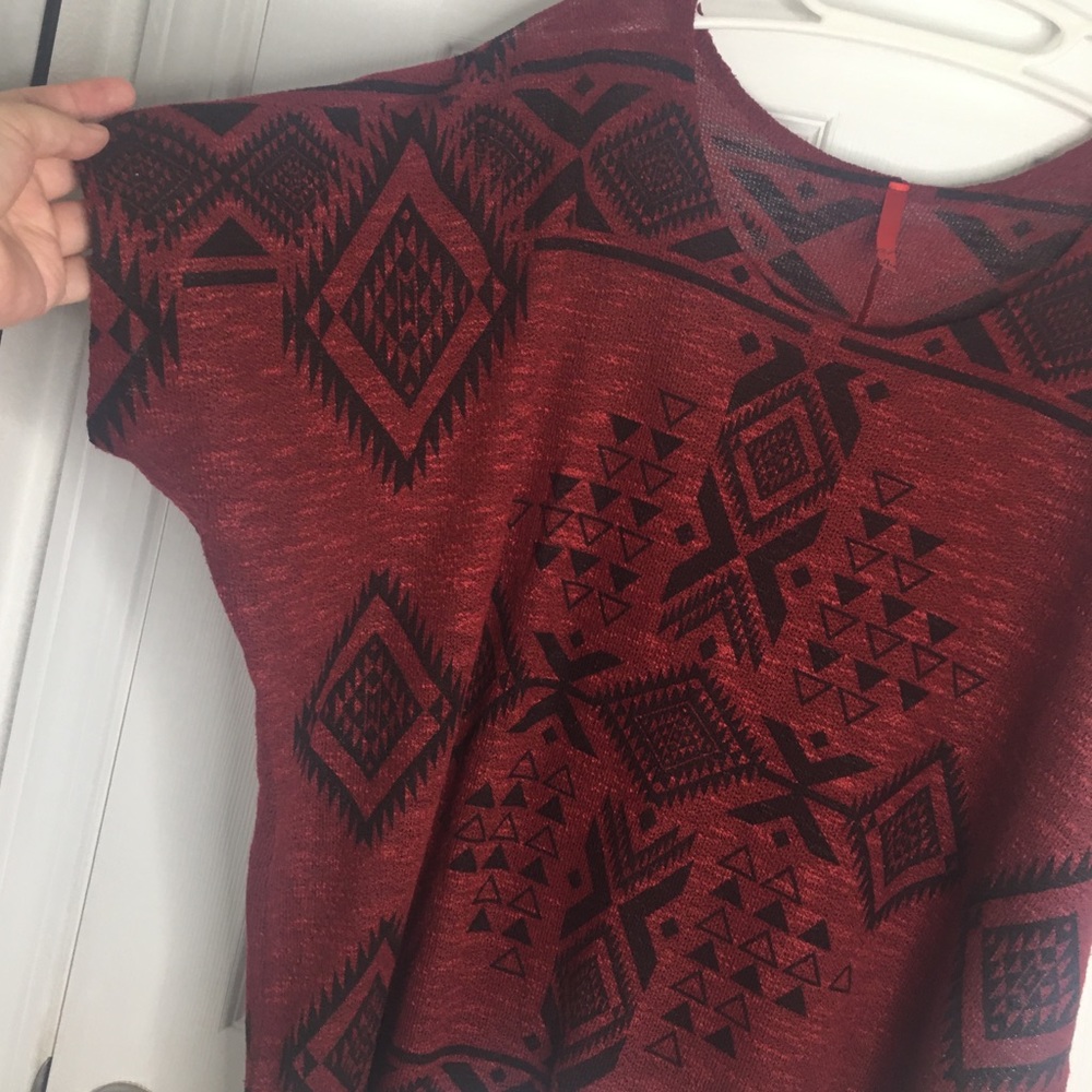 Aztec Print Top - Picture 3 of 6